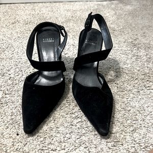 These shoes are vintage size 9 regular not for wide feet.